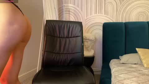 Vivian Evans online show from April 13, 1:10 am