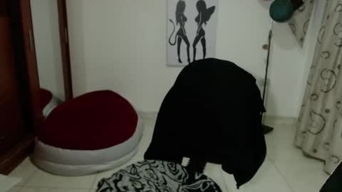 vivian_milf_paint online show from March 3, 1:45 am