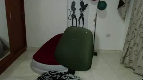 vivian_milf_paint online show from October 31, 3:29 am