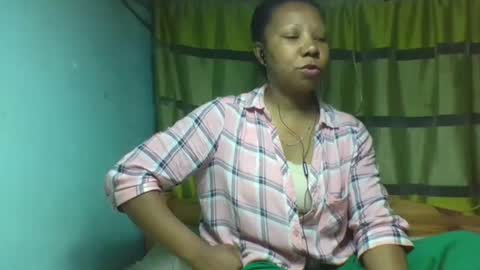 Snapshot of viviane0812 chatting on October 2, 4:28 pm viviane0812 online show from October 2, 4:28 pm