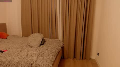 viviannayt online show from November 17, 4:42 pm