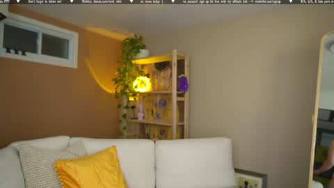 Snapshot of vivid_whit chatting on October 7, 2:29 am Whitney online show from October 7, 2:29 am