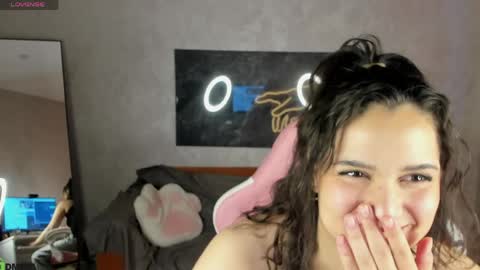 vivien_ross online show from May 6, 1:33 am