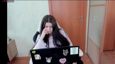 viviene8 online show from March 19, 1:05 pm