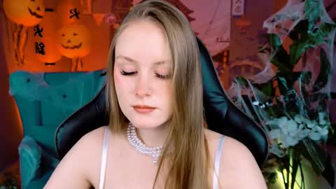 Vivien online show from October 19, 9:47 am