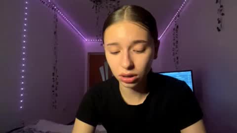 Vivi online show from November 17, 6:10 pm