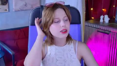 Vivienne  online show from June 17, 12:54 pm