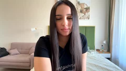 Miss Mia online show from May 8, 1:50 pm