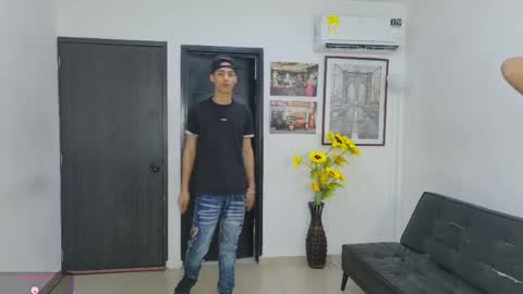 voyeurism_guys online show from May 31, 10:11 pm
