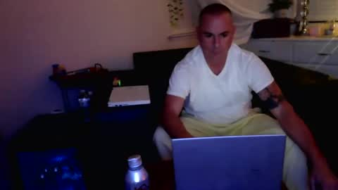 wantmymantofukme online show from November 14, 5:42 am