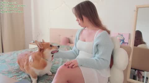 Snapshot of watermelon_sugar_ chatting on February 5, 8:43 am Tess Pls support me with Can we reach 155 my favorite number online show from February 5, 8:43 am