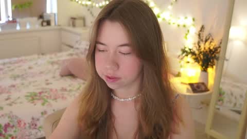 Snapshot of watermelon_sugar_ chatting on October 22, 10:29 am Tess Pls support me with Can we reach 155 my favorite number online show from October 22, 10:29 am