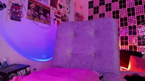 weed420moni online show from April 18, 8:38 am