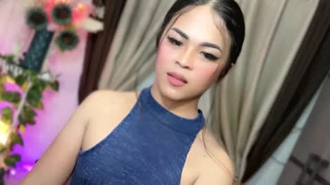 Hi Im LOVIE Please dont forget to follow and thumbs up me online show from February 11, 7:07 pm