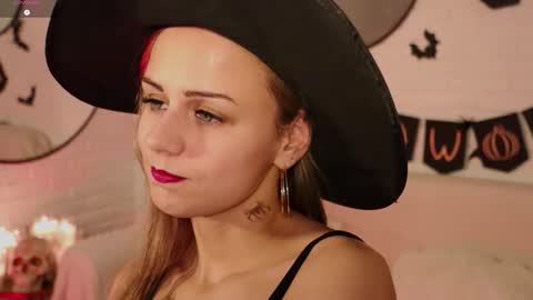 Im Wendy online show from October 25, 10:10 pm