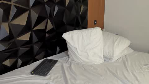 Wendy Marshall  online show from February 7, 8:23 pm