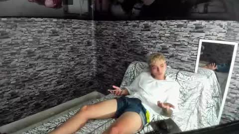 Snapshot of wesley_boy chatting on September 16, 11:19 pm Wesley Boy online show from September 16, 11:19 pm