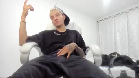 Snapshot of wesley_boy chatting on September 10, 11:39 pm Wesley Boy online show from September 10, 11:39 pm