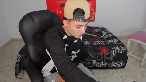 Wesley Boy online show from April 1, 7:22 pm