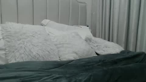 whitenightandqueen online show from April 15, 4:43 pm