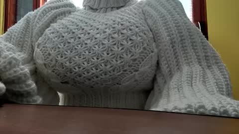 whitesweater online show from October 29, 8:05 am