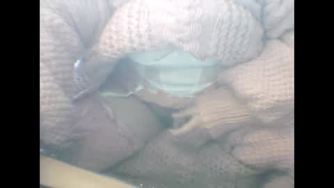 whitesweater online show from February 12, 10:14 am