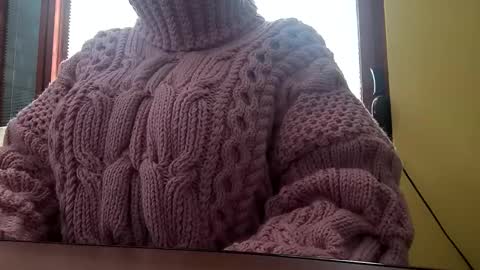 whitesweater online show from October 22, 7:22 am