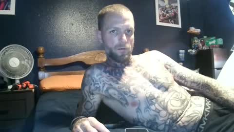 whyteboi8989 online show from September 19, 3:21 am