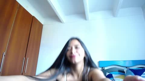 Ilauren online show from April 18, 7:58 pm