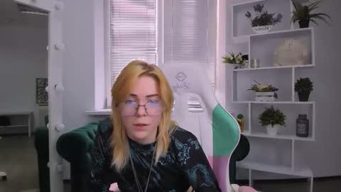 wild_berry_soul online show from October 19, 6:51 am