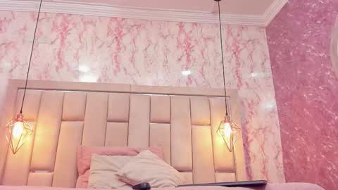 wild_firee_ online show from December 21, 8:37 pm