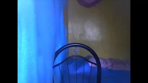 Snapshot of wild_sunflower11 chatting on September 23, 4:17 am wild_sunflower11 online show from September 23, 4:17 am