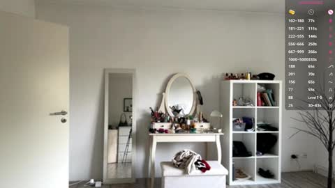 Mia online show from September 26, 7:16 am