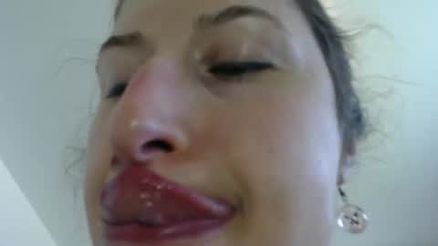 WildRose L - check my Pinned tweet if you dont see me online within 5 minutes after Ive sent email notifications online show from April 26, 10:07 pm