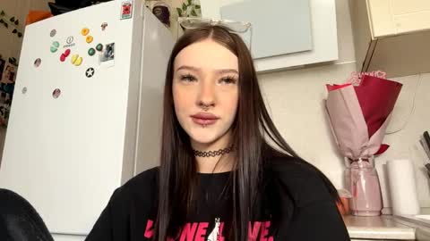 Mia online show from April 10, 11:04 am