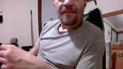 willydogg83 online show from March 17, 6:40 am
