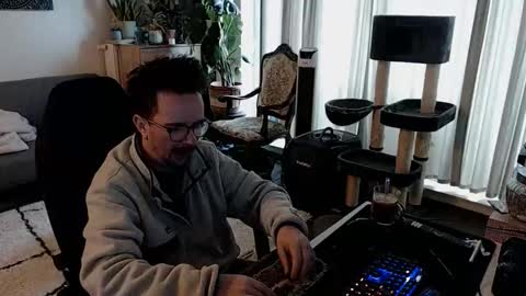 cream36 online show from December 1, 10:02 am