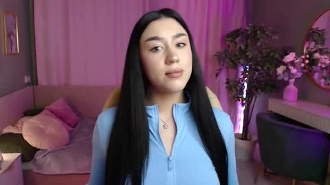 Lola online show from March 12, 8:29 am