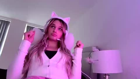 evie online show from November 19, 10:25 am