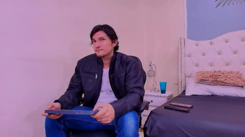 Wiston online show from March 25, 1:40 pm