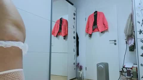 Wondergirl online show from April 20, 8:17 am