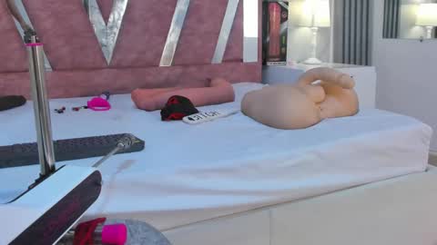 wonderkloe_ online show from March 1, 2:38 am