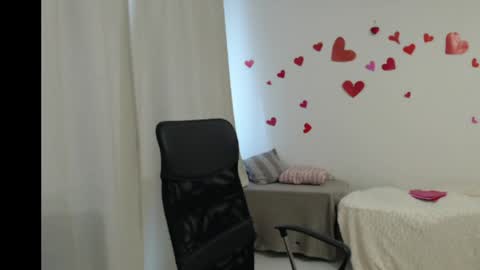 wonderr_woman online show from April 19, 3:24 pm