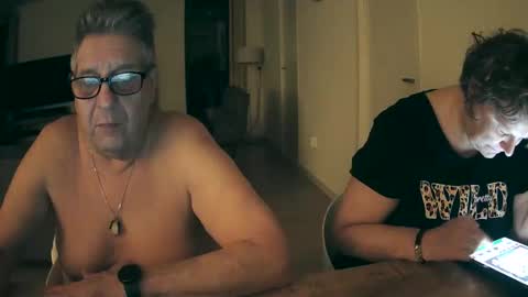 woodwurm and Snoeske online show from December 16, 6:31 am