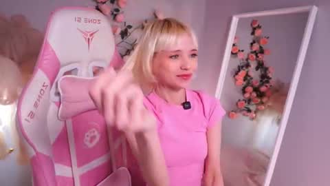 wow_angel online show from July 10, 6:07 am