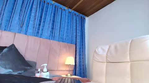 x_milu online show from November 30, 7:21 pm