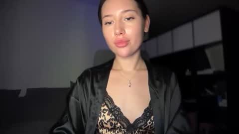 XCuteXbunny online show from November 4, 10:00 pm