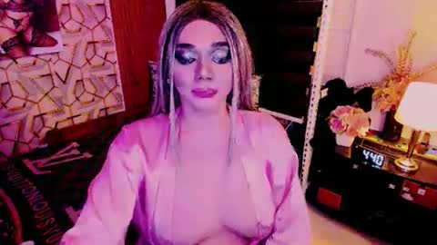 Snapshot of xdirtymistressx chatting on October 18, 8:40 am XDirtymistressX online show from October 18, 8:40 am