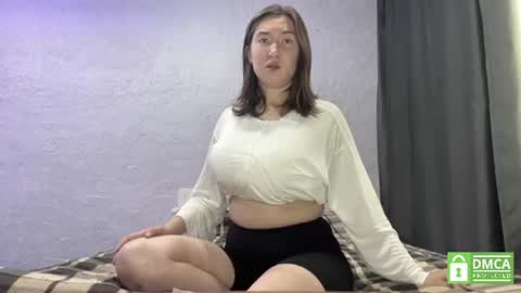 Mia online show from July 2, 10:31 am