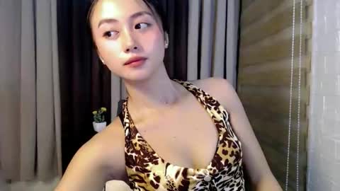 xhena online show from December 4, 10:37 am